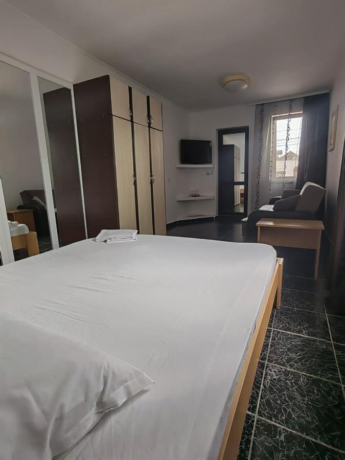 Casa Alexandru Ξενοδοχείο Două Mai Εξωτερικό φωτογραφία