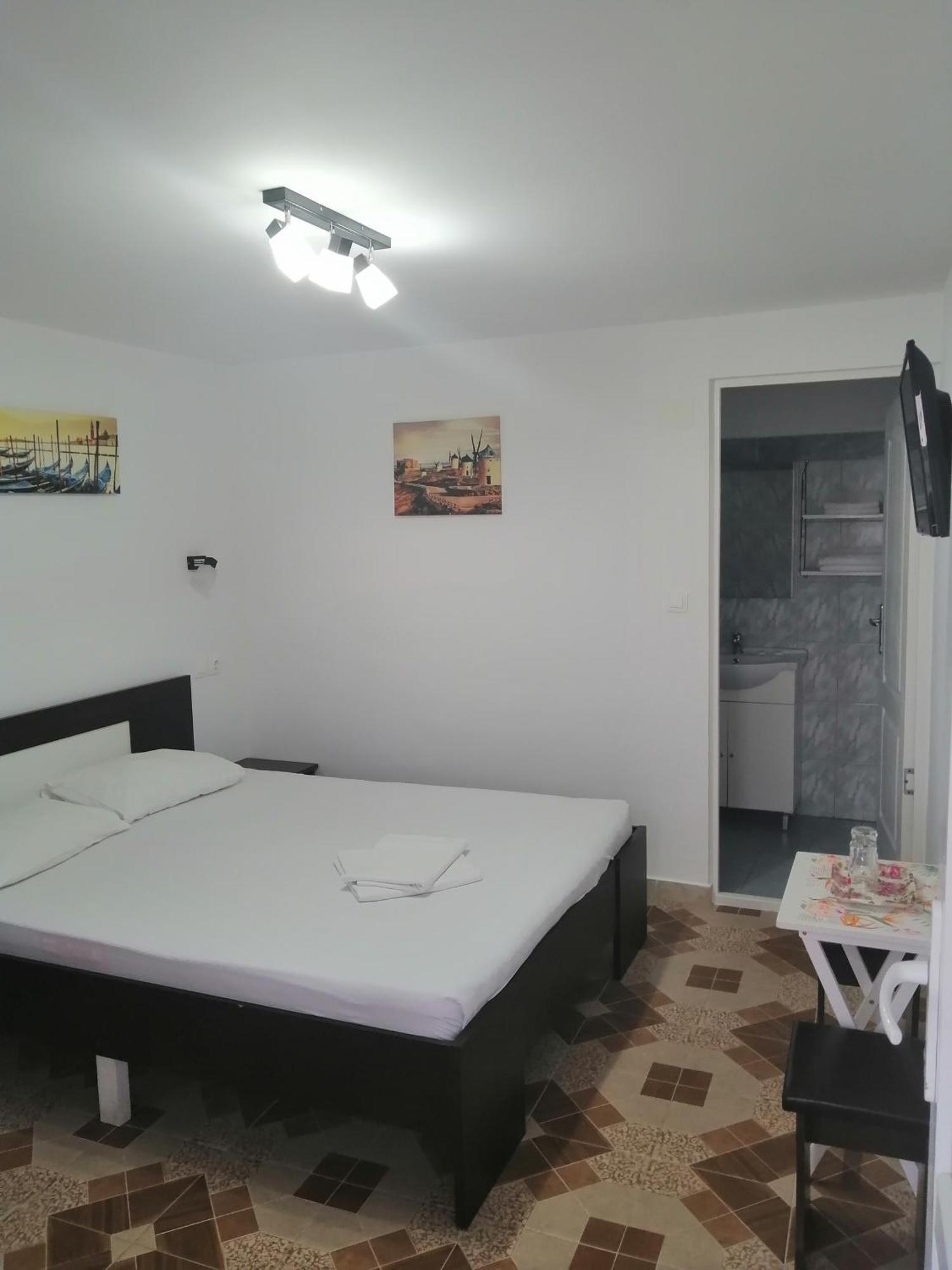 Casa Alexandru Ξενοδοχείο Două Mai Εξωτερικό φωτογραφία